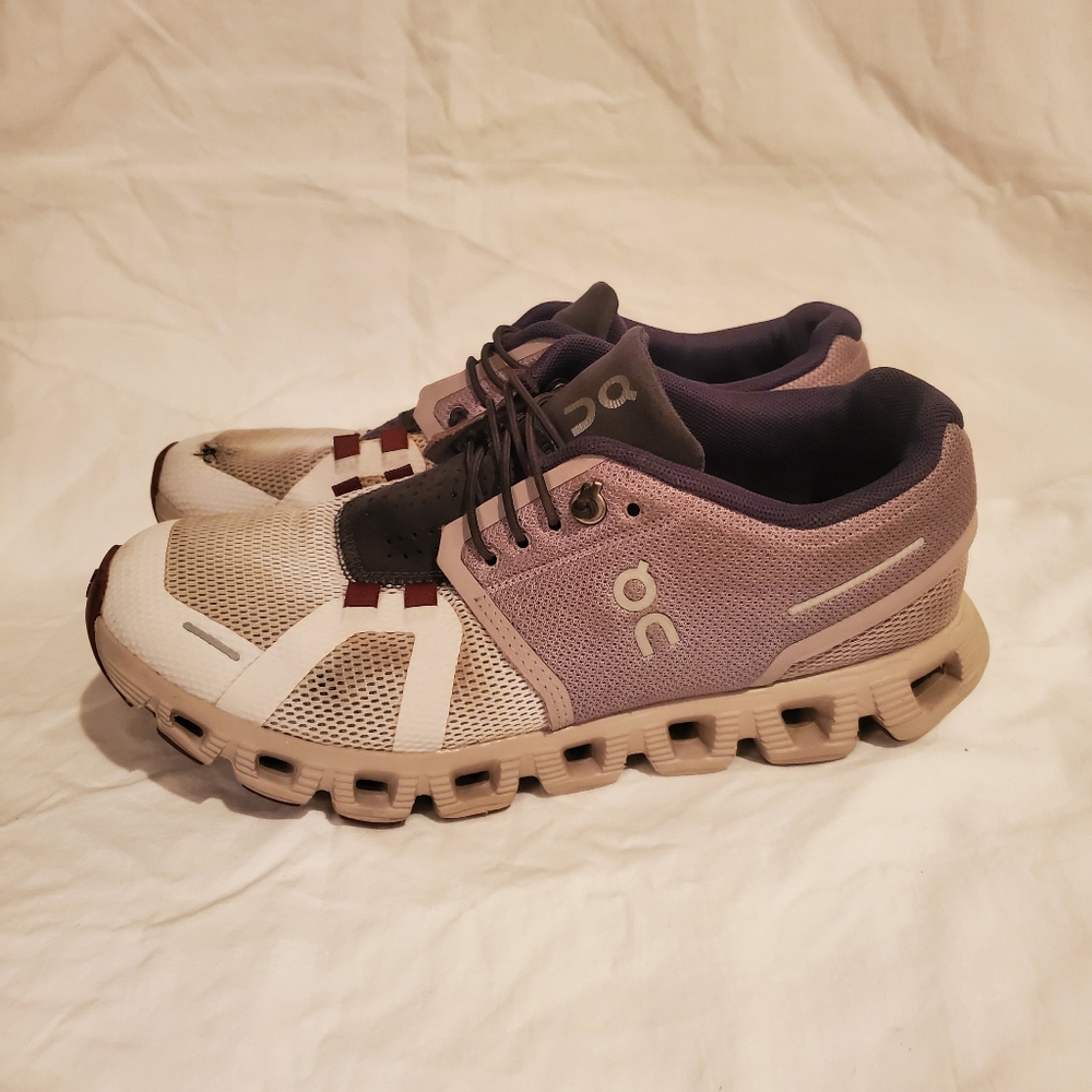 On Running Cloud 5 Glacier waterproof sneakers women's size W6 1/2.